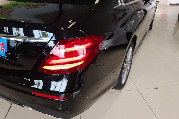 Used Mercedes-Benz E-Class 2017 E 300 L Sport Luxury Edition Right Rear Taillight