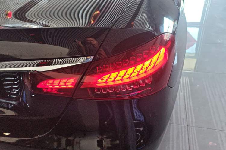 Used Mercedes-Benz E-Class 2017 E 200 L 4MATIC Right Rear Taillight