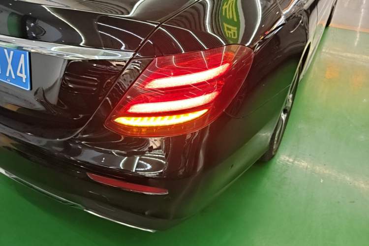 Used Mercedes-Benz E-Class 2017 E 300 L Sport Luxury Edition Right Rear Taillight