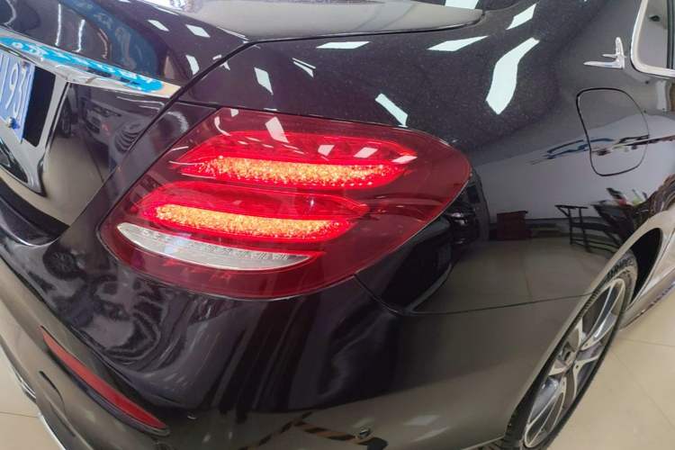 Used Mercedes-Benz E-Class 2017 E 300 L Sport Luxury Edition Right Rear Taillight