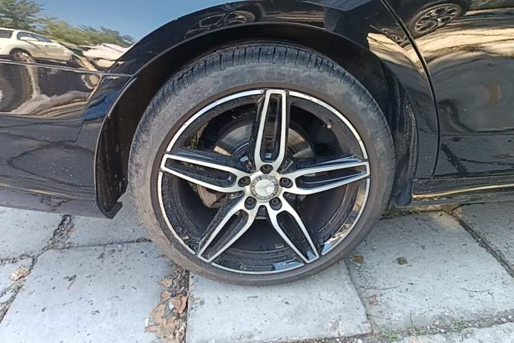 Used Mercedes-Benz E-Class 2017 E 200 Sport 4MATIC Right Rear Wheel Hub