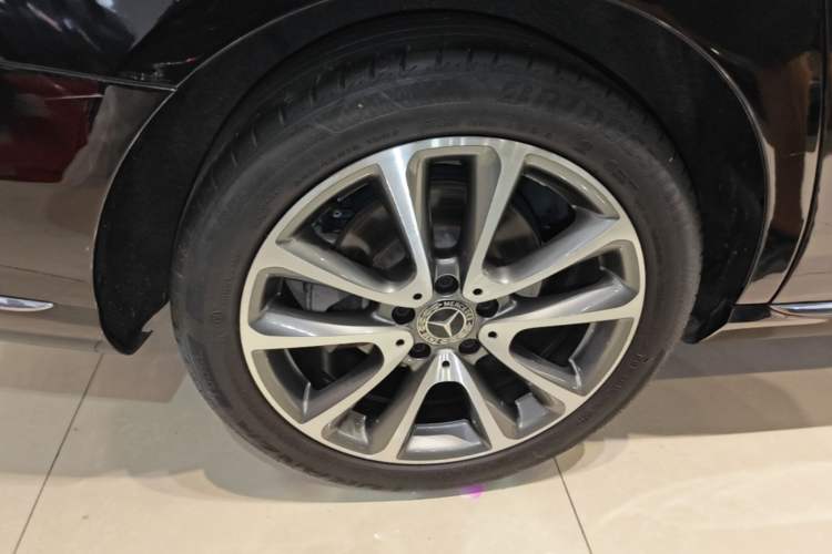Used Mercedes-Benz E-Class 2017 E 300 L Luxury Model Right Rear Wheel Hub