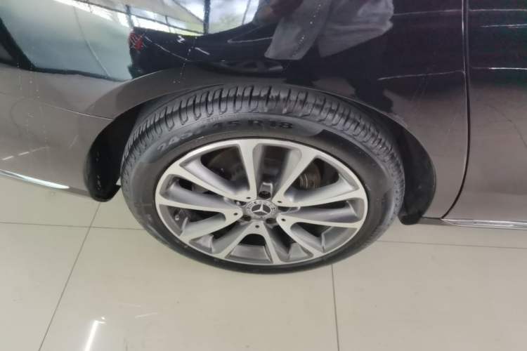 Used Mercedes-Benz E-Class 2017 E 300 L Luxury Model Right Rear Wheel Hub