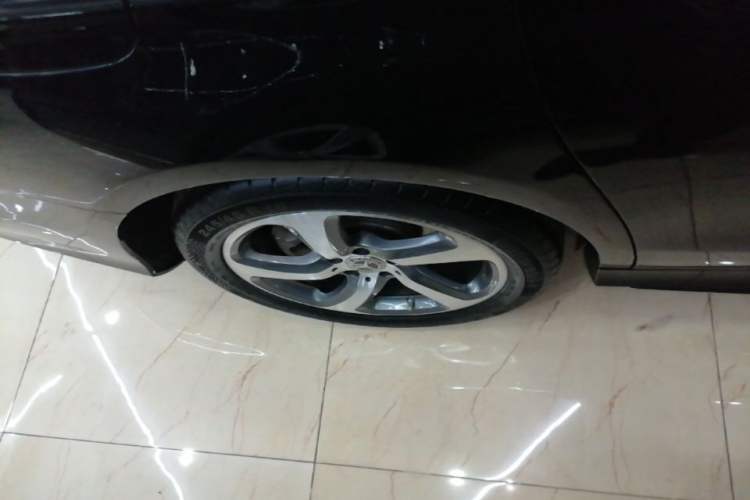 Used Mercedes-Benz E-Class 2017 E 300 L Sport Luxury Edition Right Rear Wheel Hub