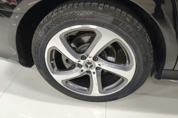 Used Mercedes-Benz E-Class 2017 E 300 L Sporty and Stylish Model Right Rear Wheel Hub