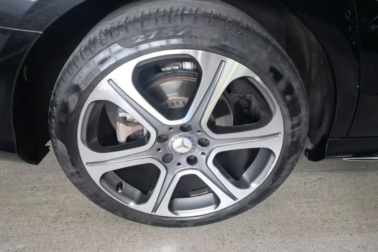 Used Mercedes-Benz E-Class 2017 E 300 L Sporty and Stylish Model Right Rear Wheel Hub