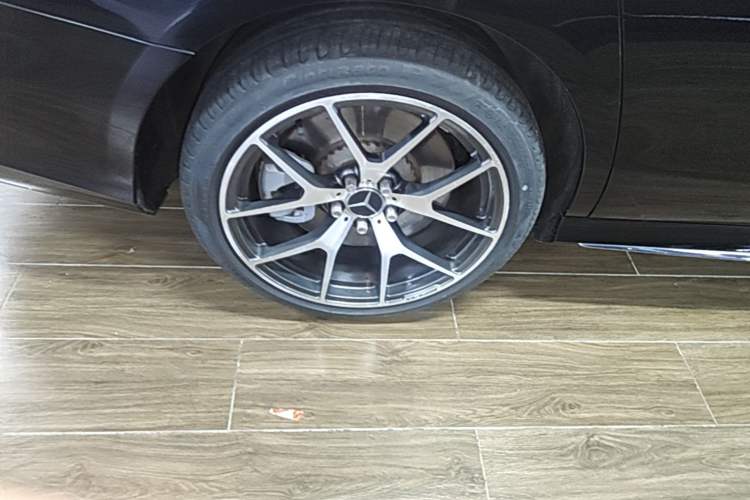 Used Mercedes-Benz E-Class 2017 E 320 L Sport 4MATIC Right Rear Wheel Hub