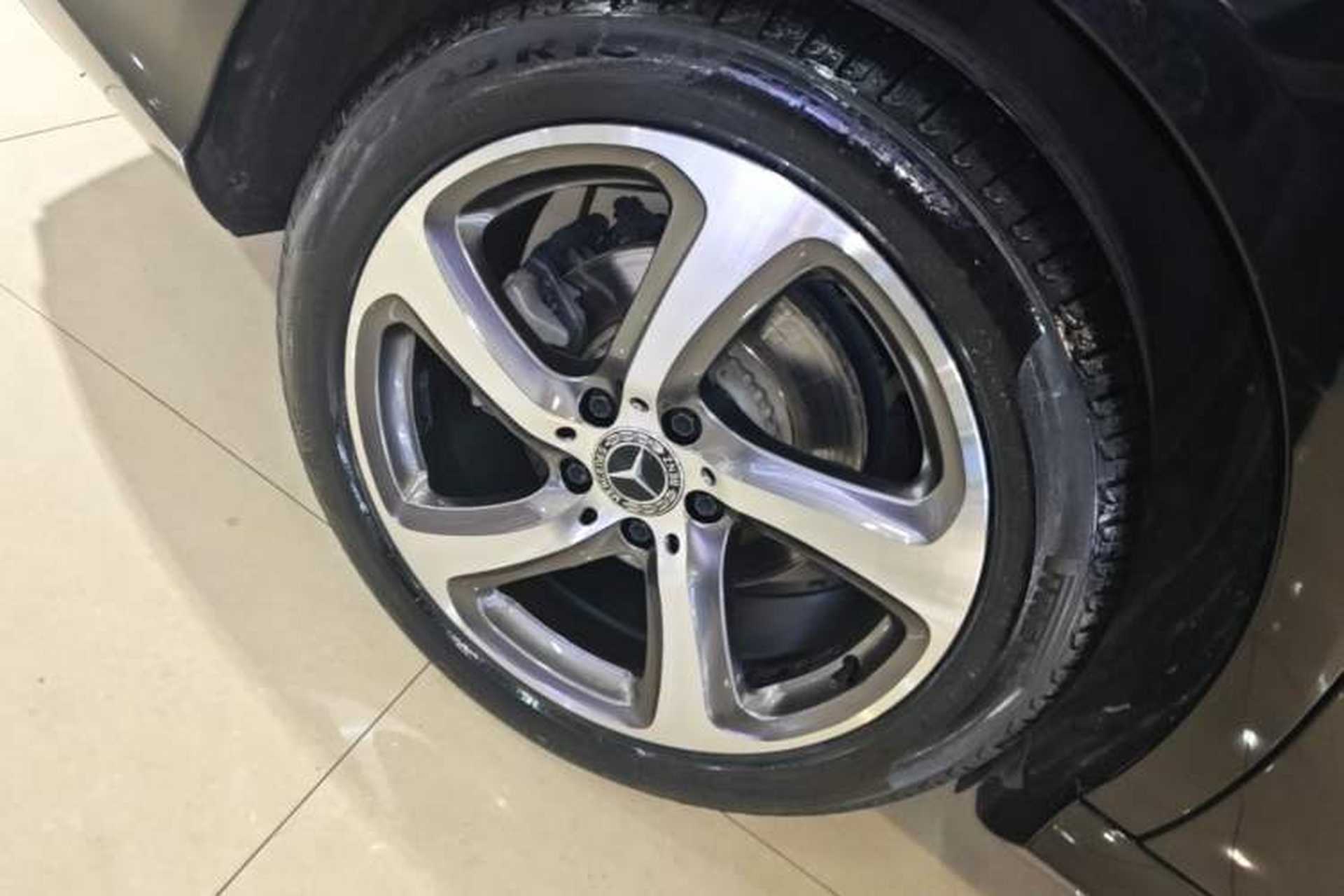Used Mercedes-Benz E-Class 2017 E 300 L Sporty and Stylish Model Right Rear Wheel Hub