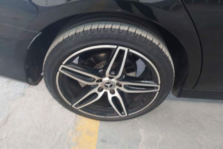 Used Mercedes-Benz E-Class 2017 E 300 Sport Edition Right Rear Wheel Hub