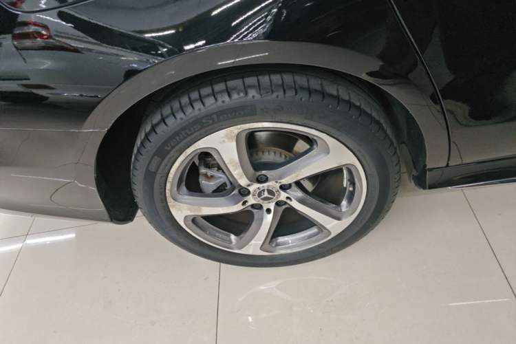 Used Mercedes-Benz E-Class 2017 E 200 L Sport 4MATIC Right Rear Wheel Hub