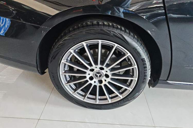 Used Mercedes-Benz E-Class 2017 E 200 L 4MATIC Right Rear Wheel Hub