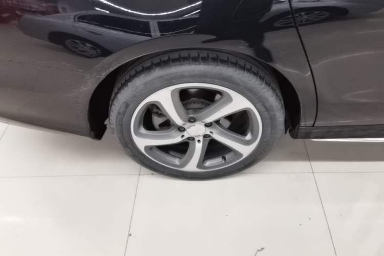 Used Mercedes-Benz E-Class 2017 E 200 L Sport 4MATIC Right Rear Wheel Hub