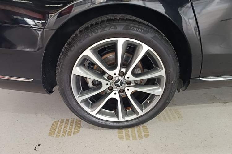Used Mercedes-Benz E-Class 2017 E 200 L 4MATIC Right Rear Wheel Hub