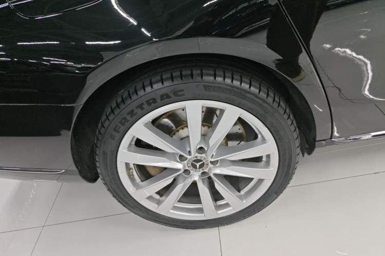 Used Mercedes-Benz E-Class 2017 E 320 L 4MATIC Right Rear Wheel Hub