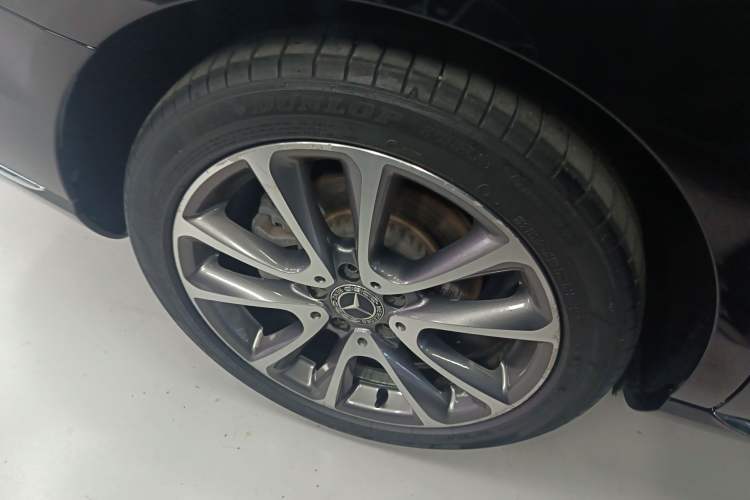 Used Mercedes-Benz E-Class 2017 E 300 L Luxury Model Right Rear Wheel Hub