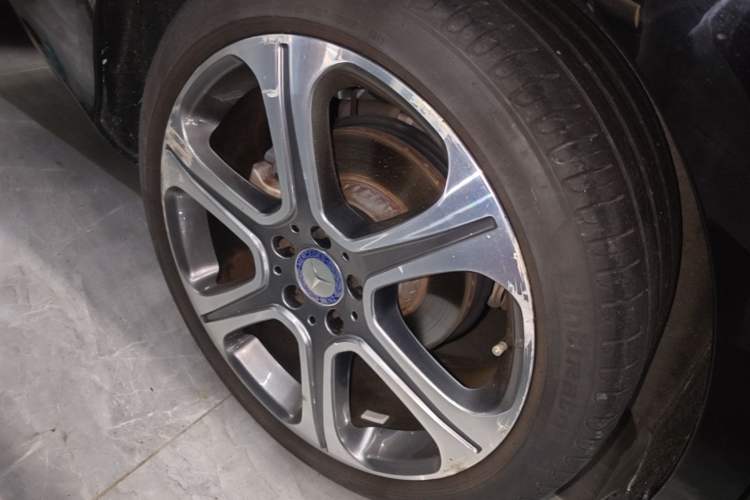Used Mercedes-Benz E-Class 2017 E 300 L Sporty and Stylish Model Right Rear Wheel Hub