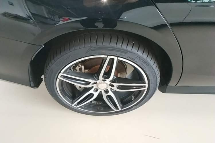 Used Mercedes-Benz E-Class 2017 E 200 Sport 4MATIC Right Rear Wheel Hub