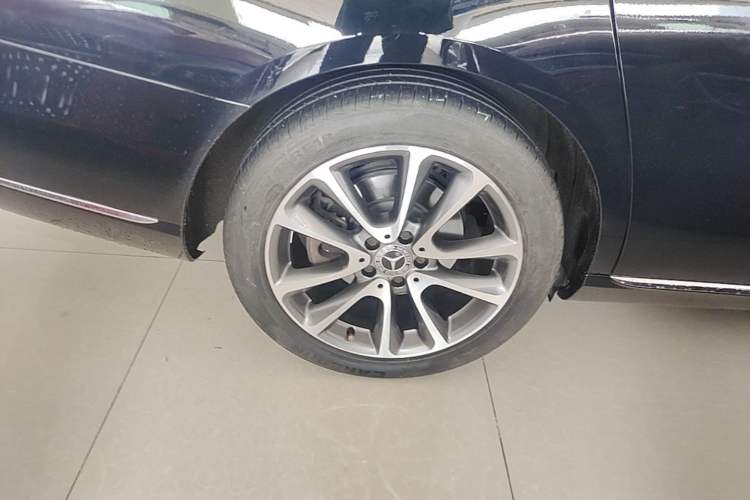 Used Mercedes-Benz E-Class 2017 E 300 L Luxury Model Right Rear Wheel Hub