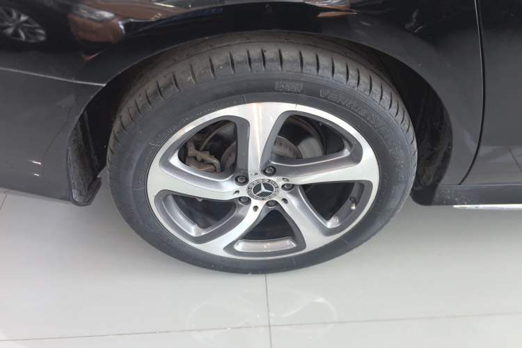 Used Mercedes-Benz E-Class 2017 E 300 L Sporty and Stylish Model Right Rear Wheel Hub