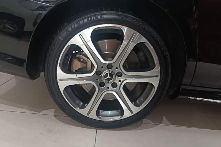 Used Mercedes-Benz E-Class 2017 E 320 L Sport 4MATIC Right Rear Wheel Hub
