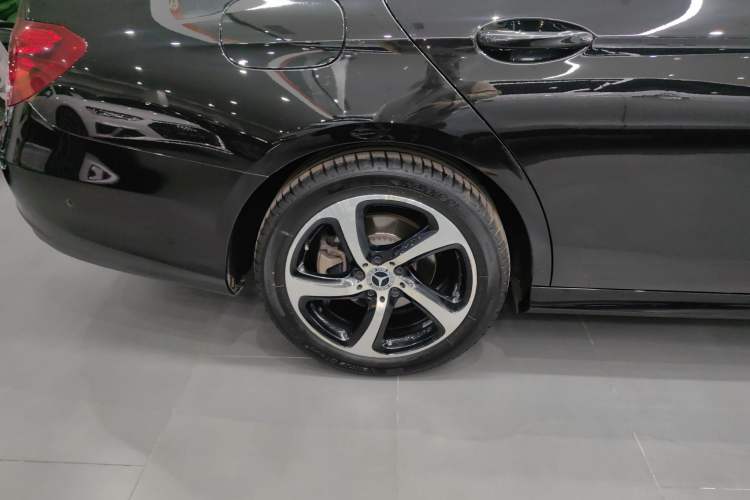 Used Mercedes-Benz E-Class 2017 Restyled E 300 Sport Edition Right Rear Wheel Hub