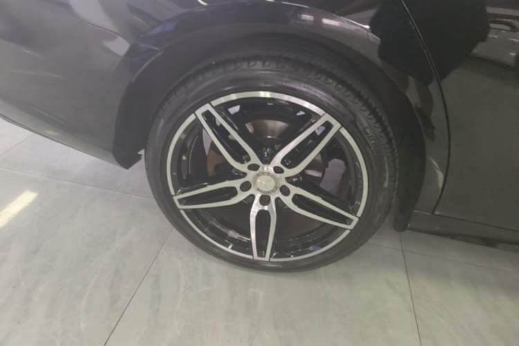 Used Mercedes-Benz E-Class 2017 E 300 Sport Edition Right Rear Wheel Hub