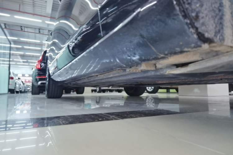Used Mercedes-Benz E-Class 2017 E 300 L Luxury Model Right Side Sill