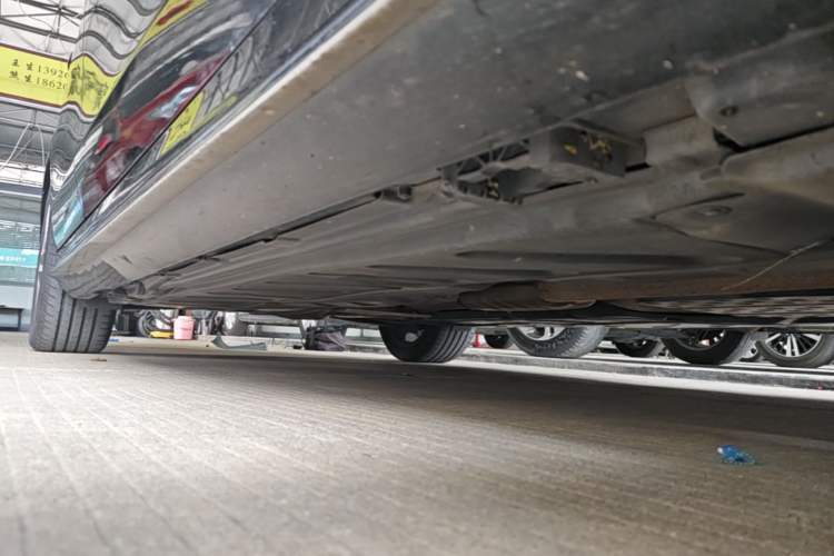 Used Mercedes-Benz E-Class 2017 E 300 L Sport Luxury Edition Right Side Sill