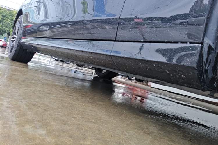 Used Mercedes-Benz E-Class 2017 E 300 Sport Edition Right Side Sill