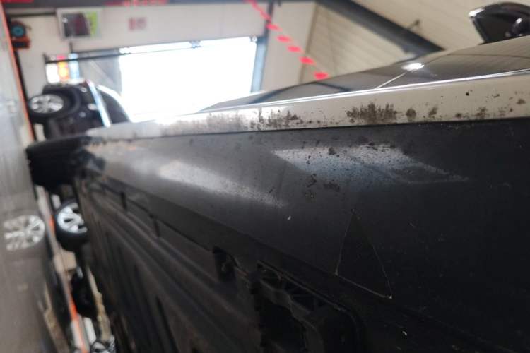 Used Mercedes-Benz E-Class 2017 E 300 L Sport Luxury Edition Right Side Sill