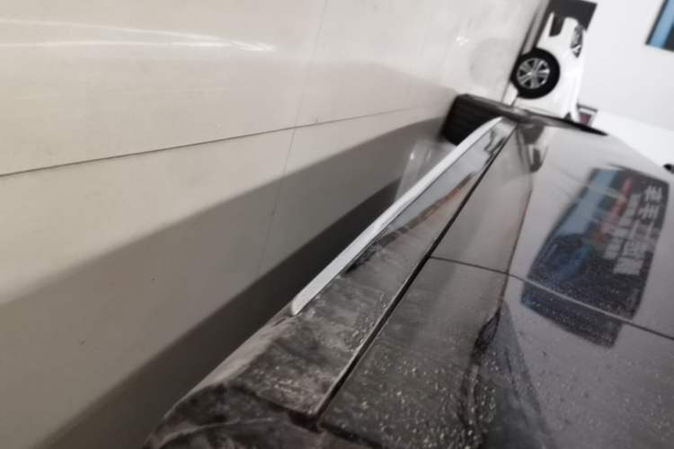 Used Mercedes-Benz E-Class 2017 E 200 L Sport 4MATIC Right Side Sill