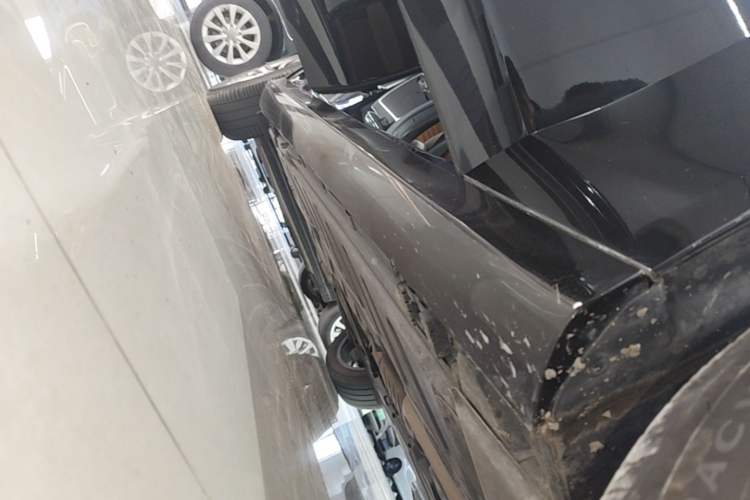 Used Mercedes-Benz E-Class 2017 E 200 Sport Right Side Sill