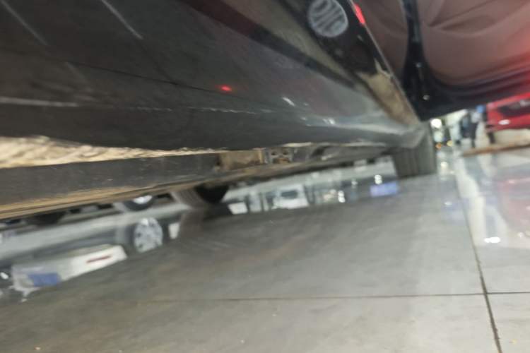 Used Mercedes-Benz E-Class 2017 E 200 L 4MATIC Right Side Sill