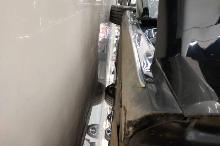 Used Mercedes-Benz E-Class 2017 E 320 L Sport 4MATIC Right Side Sill