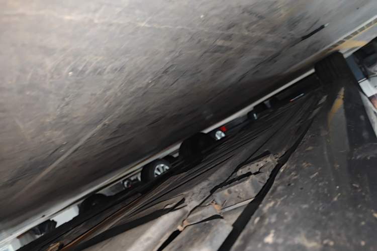 Used Mercedes-Benz E-Class 2017 E 300 L Luxury Model Right Side Sill