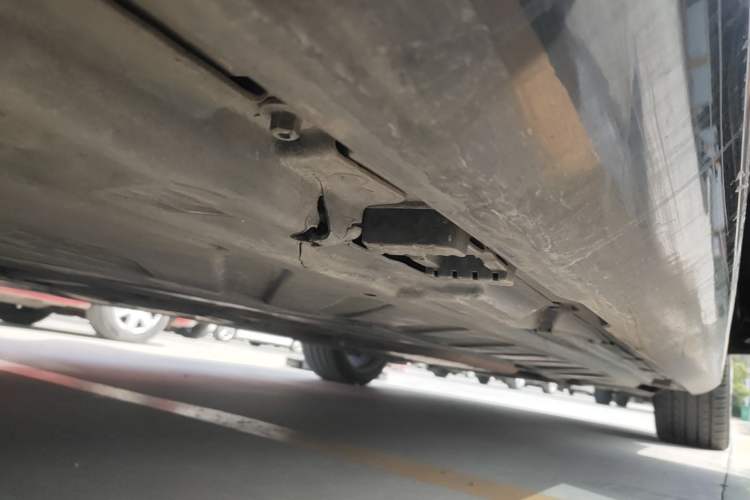 Used Mercedes-Benz E-Class 2017 Restyled E 300 Sport Edition Right Side Sill