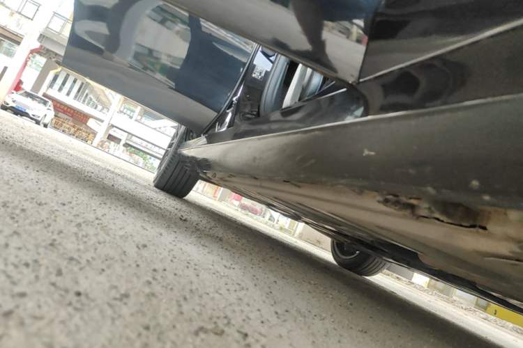 Used Mercedes-Benz E-Class 2017 Restyled E 300 Sport Edition Right Side Sill
