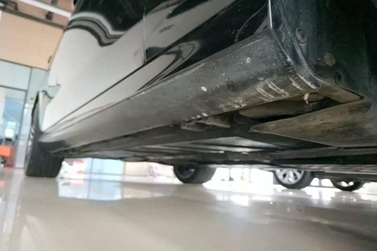 Used Mercedes-Benz E-Class 2017 E 200 Sport 4MATIC Right Side Sill