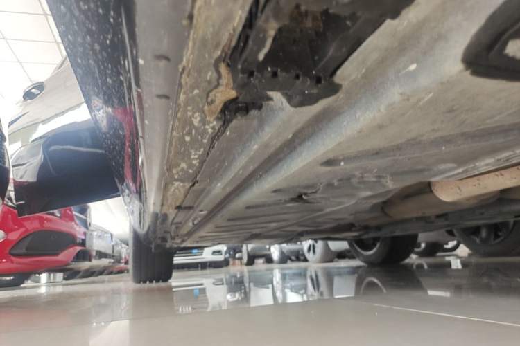 Used Mercedes-Benz E-Class 2017 E 300 L Luxury Model Right Side Sill