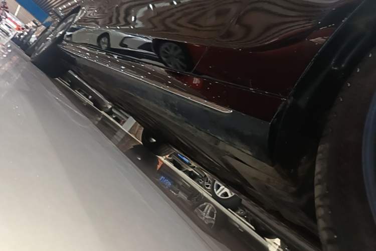 Used Mercedes-Benz E-Class 2017 E 320 L Sport 4MATIC Right Side Sill