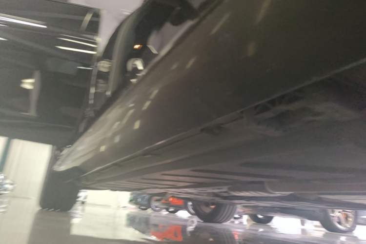Used Mercedes-Benz E-Class 2017 E 300 Sport Edition Right Side Sill