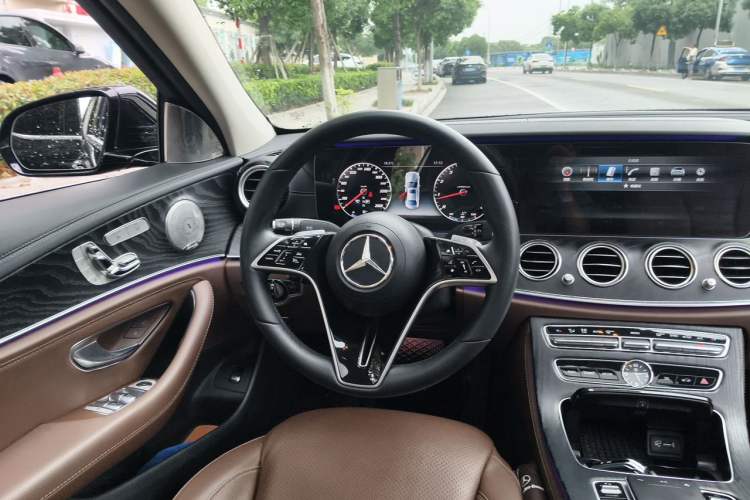 Used Mercedes-Benz E-Class 2017 E 300 L Sport Luxury Edition Steering Wheel
