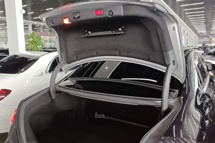 Used Mercedes-Benz E-Class 2017 E 300 L Sport Luxury Edition Trunk