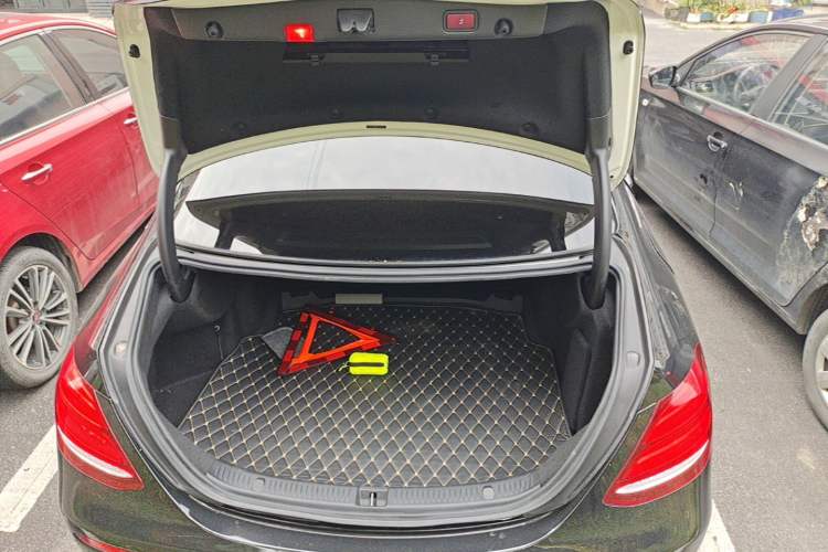 Used Mercedes-Benz E-Class 2017 E 300 L Sport Luxury Edition Trunk