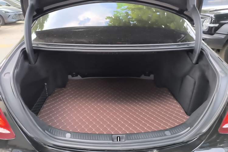Used Mercedes-Benz E-Class 2017 E 200 L Sport 4MATIC Trunk