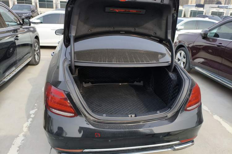 Used Mercedes-Benz E-Class 2017 E 200 L 4MATIC Trunk