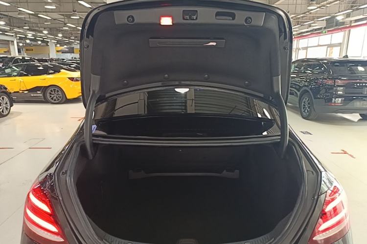 Used Mercedes-Benz E-Class 2017 E 200 L 4MATIC Trunk
