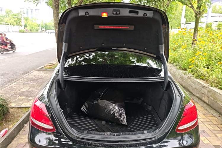 Used Mercedes-Benz E-Class 2017 E 200 L Sport 4MATIC Trunk