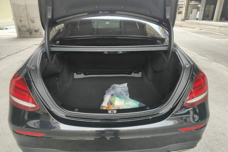 Used Mercedes-Benz E-Class 2017 Restyled E 300 Sport Edition Trunk