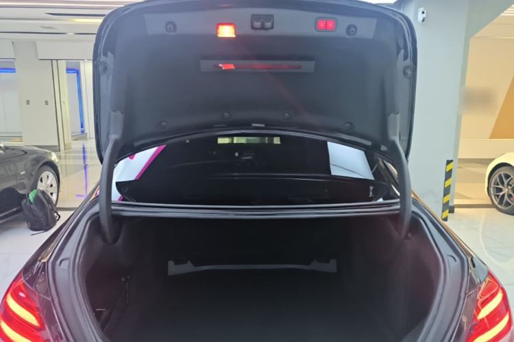 Used Mercedes-Benz E-Class 2017 E 320 L 4MATIC Trunk